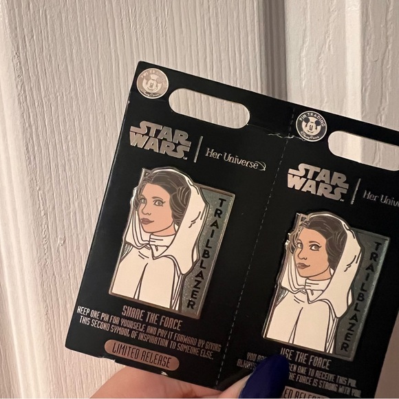 Limited Edition Her Universe Star Wars Princess Leia Pins - Picture 3 of 4